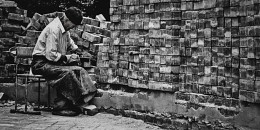 worker / outside