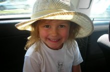 The lady in HAT / ***