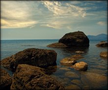 about the sea and rocks / ***