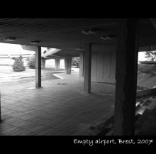 empty airport / ***