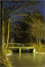 Between night and day / ***