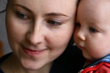 Mom and daughter / ***