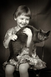 Dame mit einer Katze / ***