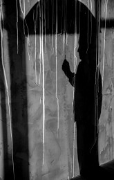 In the rain / ***