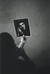 Elvis and sigoreta / nikon fe ilford