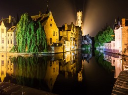 Nacht, Spiegelung, Brügge / ***