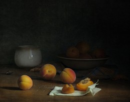 Apricots / ***