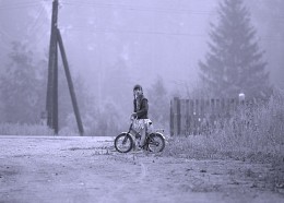 Girl on a background of fog / ***