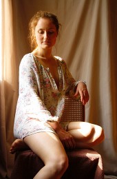 Portrait of a peasant girl / ***