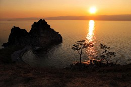 Sunset on the island / ***