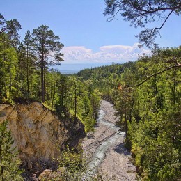 Mountain River / ***