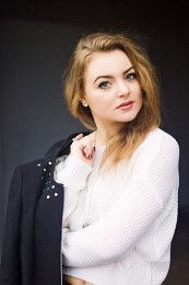 / ***