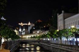 The city sleeps / ***