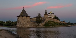 Evening in Pskov / ***