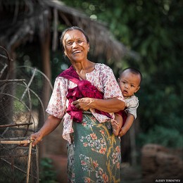 Happy grandmother ... / ***