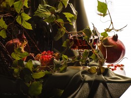 The wine is garnet. / ***