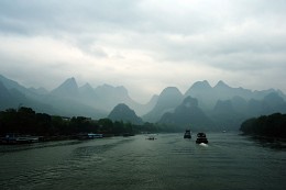 Chinese motifs. On the river. / ***