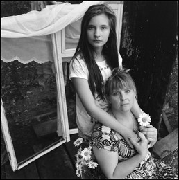 Portrait with flowers / ***