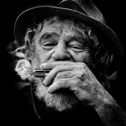 Street musician... / ***