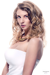 Alexandra / ***