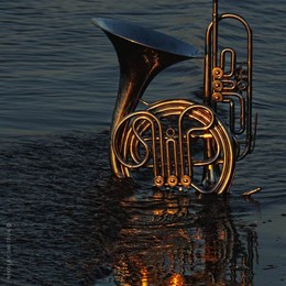 river music / music: Hugh Laurie - St. James Infirmary
http://www.youtube.com/watch?v=O8LnaiiuCtY