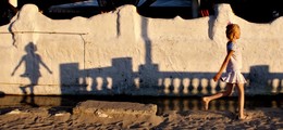 Shadows at Noon / ***