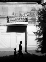 Shadows at Noon / ***