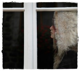 Behind the glass, or day in the life of dummies ... / ***