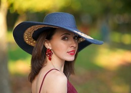 The girl in a hat / ***