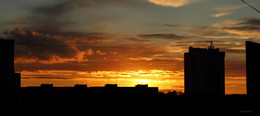 Autumn sunset in September / ***