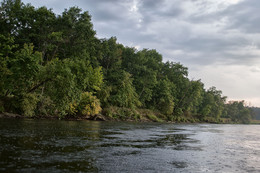 Rain on the river / ***