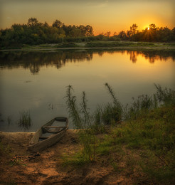 Hush ... the sun goes to sleep! / ***