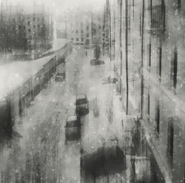 Black and white the March of the third floor window / ***