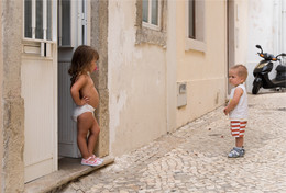 Eyes to eyes / ***