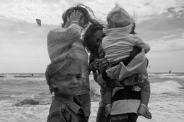 Children at sea / ***