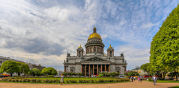 May in St. Petersburg. / ***