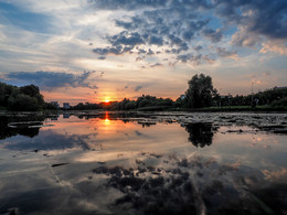 Sunset in the park "Kuzminki" in Moscow / ***