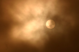 The sun in the clouds .... / ***