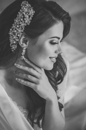 The tenderness of the bride. / ***