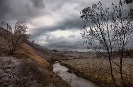 November Kukshum / ***