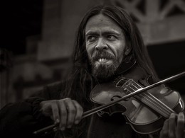 Busker / ***