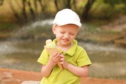 Boy with ice cream / ***