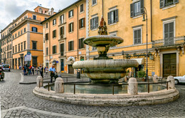 The old fountain. / ***