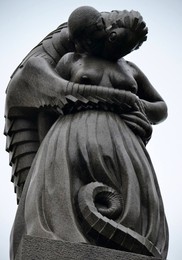 Non-obvious relationship / Vigeland Park, Oslo, Norway