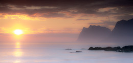 The hot sun of the northern coast. / ***