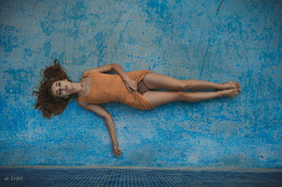 Water / ***