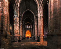 Small man / Abbaye Sainte-Marie de Fontfroide