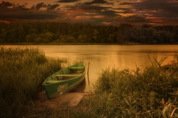 Boat on the river Neman / ***