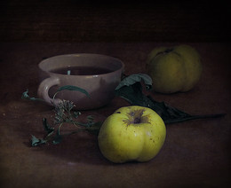 Two apples / ***
