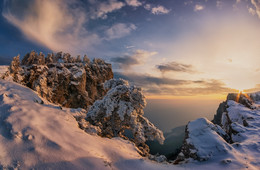 On the edge / ***